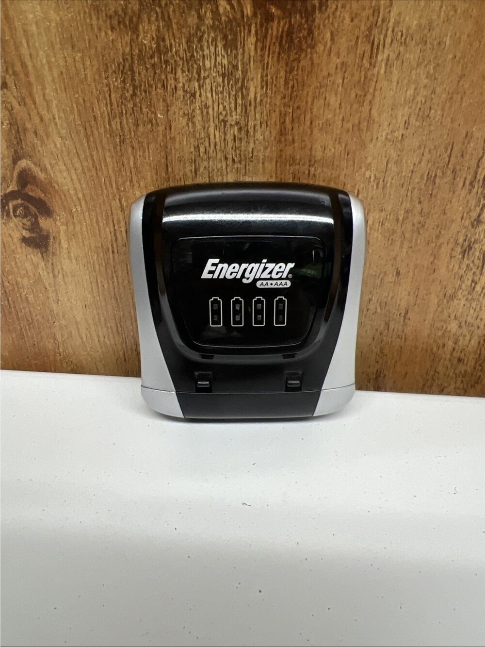 Energizer CHDC8 Ni-MH Battery Charger for 4 AA & AAA Batteries
